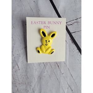 Easter Bunny Yellow Black Enamel Metal Hat Lapel Pinback Vintage New Old Stock